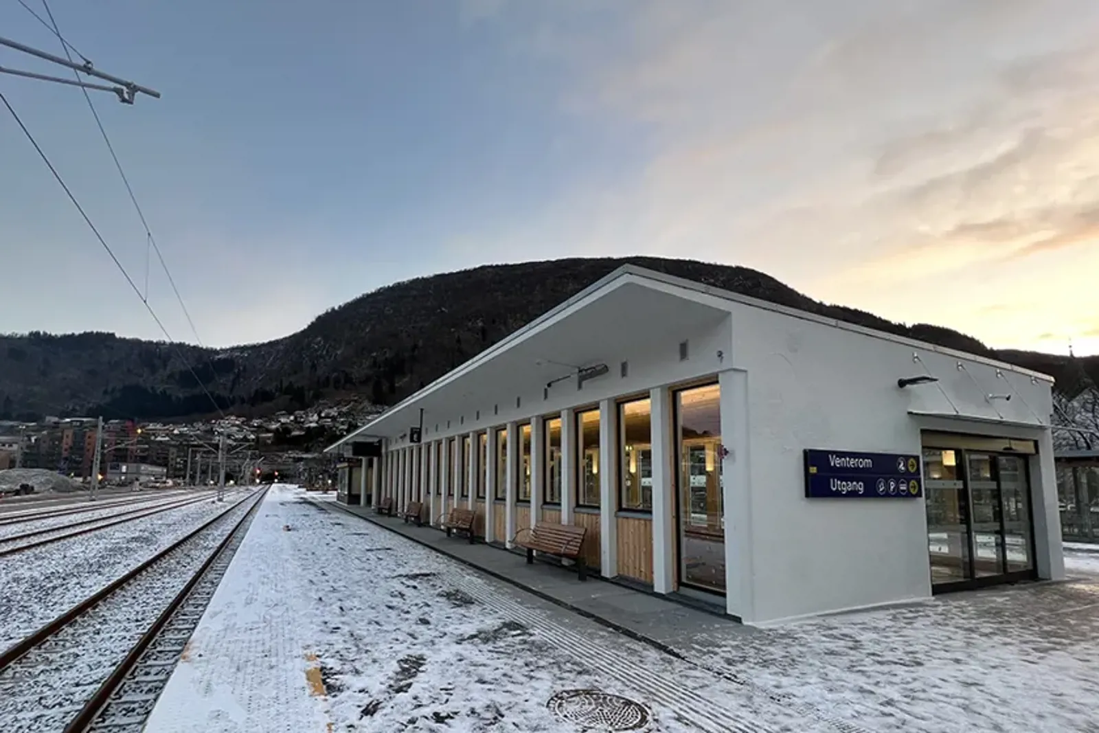 Eksteriørbilde av Arna stasjon