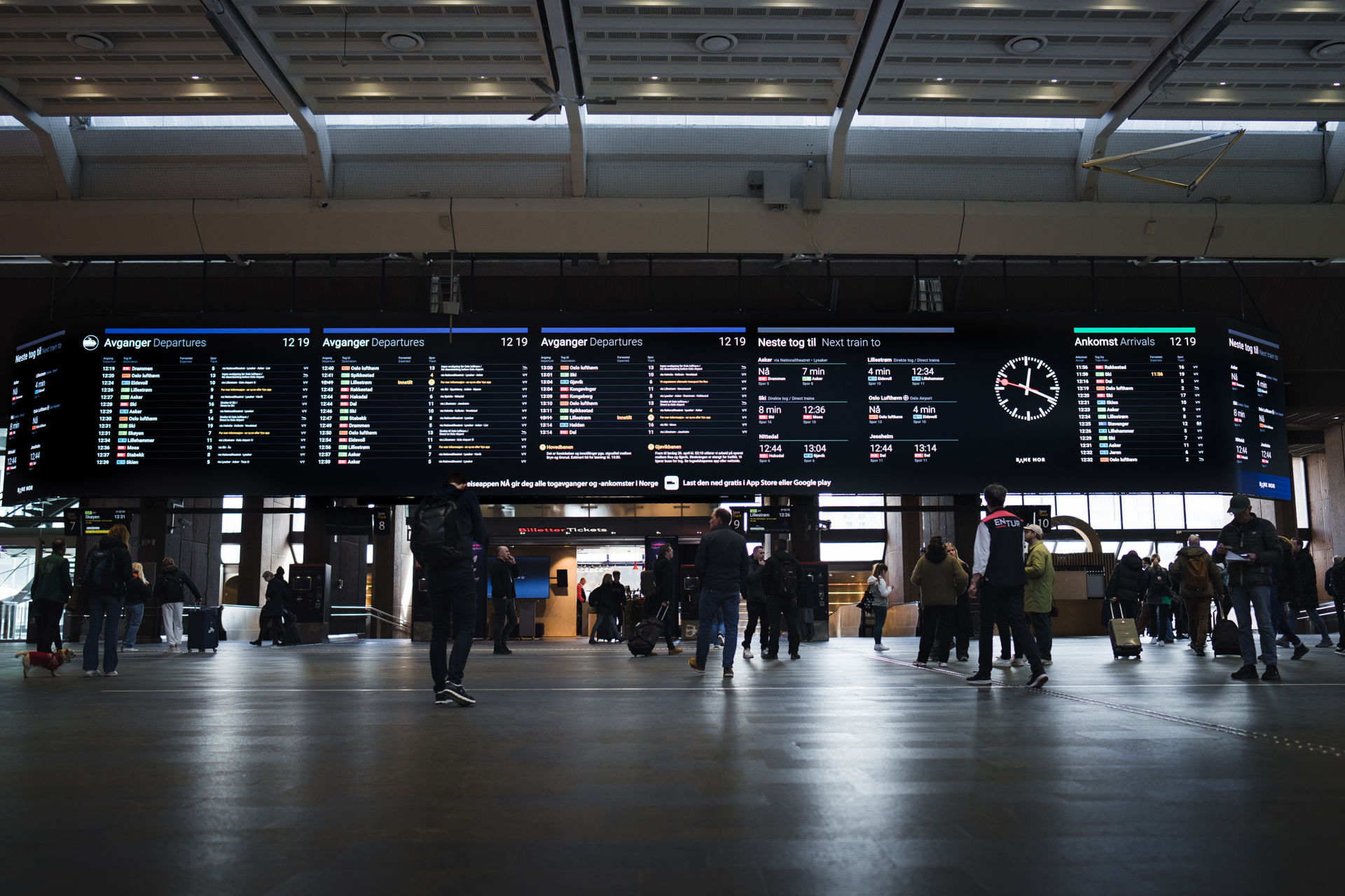 Interiørfoto av ankomst og avreisehallen på Oslo S